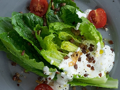 Római sali tejfölös öntettel